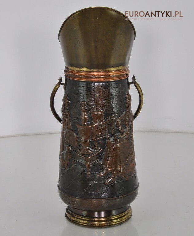 miedziany śmietnik miedziany śmietnik